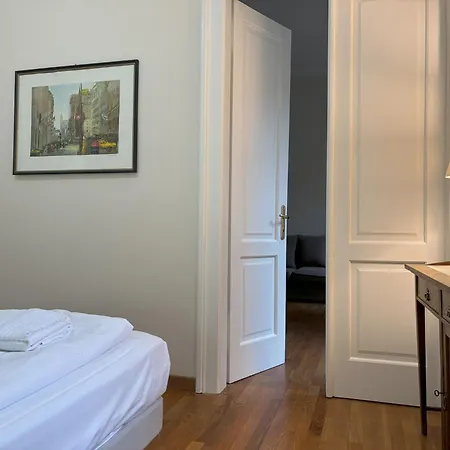 Interno 7 - Reception *